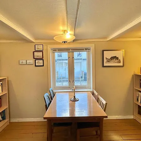 Chalé Traditional House At Unstad