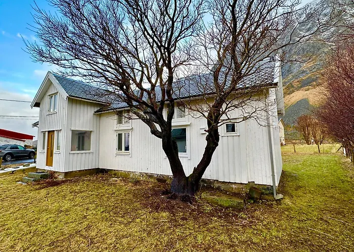Traditional House At Unstad Chalet