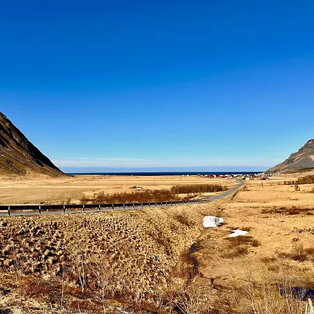 Traditional House At Unstad בקתה *