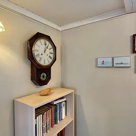 Traditional House At Unstad בקתה Bostad